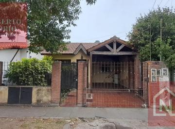 Casa · 60m² · 3 Ambientes · 1 Cochera · Alquiler PH 3 Amb - Moron Sur