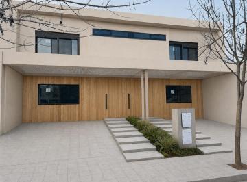 Casa · 204m² · 4 Ambientes · 2 Cocheras · Dúplex con Diseño, Altura y Categoria - Greenville 2