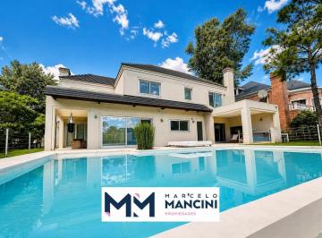 Casa · 335m² · 6 Ambientes · 2 Cocheras · Canning Casa en Saint Thomas Sur