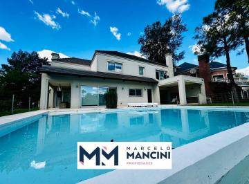 Casa · 335m² · 6 Ambientes · 2 Cocheras · Canning Casa en Saint Thomas Sur