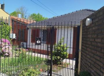 Casa · 170m² · 4 Ambientes · 3 Cocheras · Hermoso Chalet en Zona Residencial Longchamps