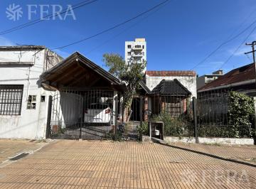 Casa · 96m² · 3 Ambientes · 1 Cochera · Venta de Casa en Berazategui a Reciclar