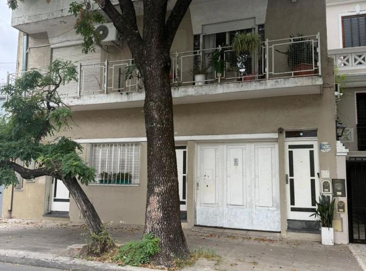 Casa · 295m² · 8 Ambientes · 1 Cochera