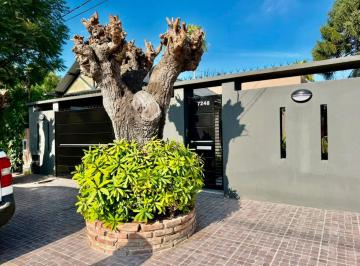 Casa · 300m² · 1 Dormitorio · 1 Cochera · Casa - City Bell