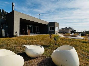 Casa · 130m² · 3 Ambientes · 1 Cochera · Venta Casa 3 Amb Lares Canning Oportunidad