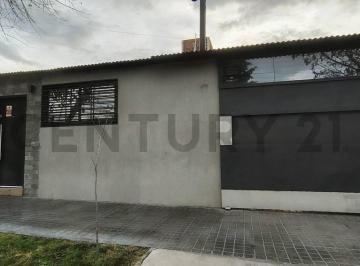 Casa · 158m² · 5 Ambientes · 1 Cochera · Casa en Venta