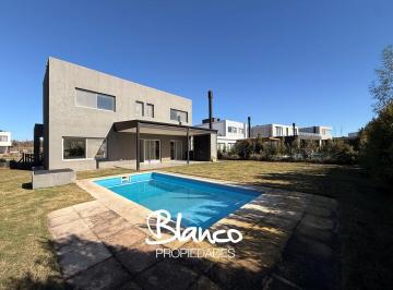Casa · 206m² · 4 Ambientes · 1 Cochera · Casa en Venta en Puertos, Escobar, G. B. a. Zona Norte
