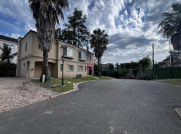 Casa · 70m² · 4 Ambientes · Casa Dúplex en Alquiler en Boulevard del Sol, Pilar, G. B. a. Zona Norte