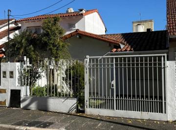 Casa de 3 ambientes, San Isidro · Oportunidad! Casa en 1 Planta, 6 m de Ancho con Lindo Patio y Terraza