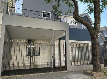 Casa · 110m² · 3 Ambientes · 1 Cochera · Venta Casa 3 Amb Liniers Imperdible