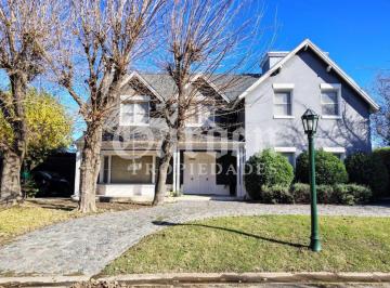 Casa de 4 ambientes, Escobar · Excelente Casa de 4 Ambientes con Pileta en Barrio Septiembre