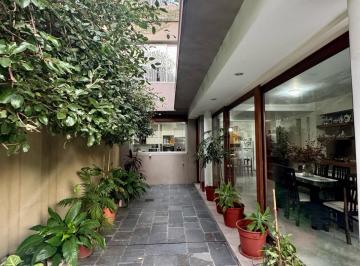 Casa · 238m² · 7 Ambientes · 2 Cocheras · Casa de 5 Ambientes con Cochera en Venta en Villa Devoto