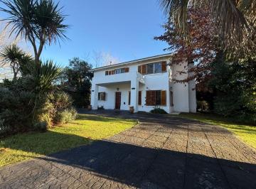 Casa de 5 ambientes, Cañuelas · Casa en Venta La Martona Cuatro Dorm. (1 en Suite) con Pileta