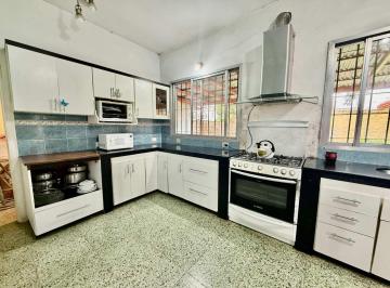 Casa · 90m² · 4 Ambientes · 1 Cochera · Venta Casa 4 Amb Burzaco