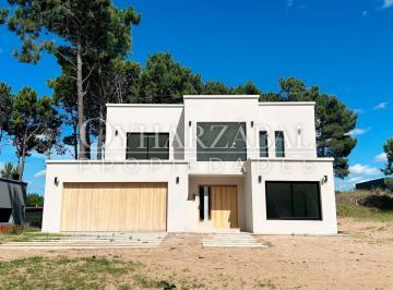 Casa · 230m² · 4 Ambientes · 2 Cocheras · Casa en Pinamar