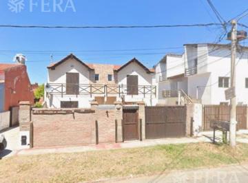 Casa · 132m² · 8 Ambientes · Venta Casa Para Dos Familias con Patio y Parrilla en Mar del Tuyu