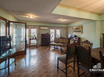 Casa · 124m² · 6 Ambientes · 1 Cochera · Venta - Casa 4 Dorm. con Chera y Baulera - Lourdes, Rosario.