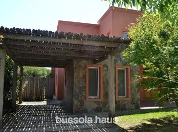 Casa · 177m² · 5 Ambientes · 1 Cochera · Casa en Venta con 3 Dorm. en Lote Interno en Villanueva