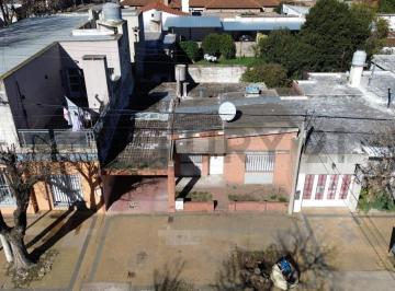 Casa · 118m² · 4 Ambientes · 1 Cochera · Venta – Casa a Reciclar Sobre Importante Av