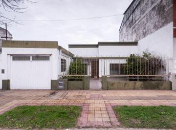 Casa · 106m² · 3 Ambientes · 1 Cochera · Venta Casa 3 Amb. con Coch y Parque. Oportunidad!