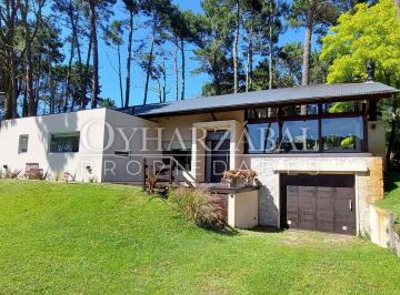Casa · 150m² · 4 Ambientes · 1 Cochera · Casa en Barrio Alamos, del Juncal 1224
