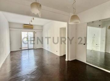 Oficina comercial · 90m² · 2 Ambientes · Amplio 3 Ambientes con Dependencia, Balcón y Vista Abierta Sobre Av Rivadavia