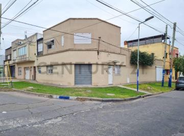 Casa · 150m² · 6 Ambientes · 2 Cocheras · Casa con Local a La Venta de 3 Dorm. Los Hornos