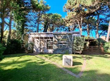 Casa · 110m² · 4 Ambientes · 1 Cochera · Casa en Barrio Lasalle