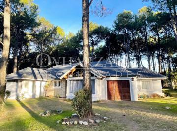 Casa · 900m² · 4 Ambientes · 1 Cochera · Casa en Pinamar Norte