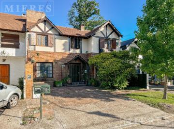 Casa · 153m² · 3 Dormitorios · 2 Cocheras · Casa en Venta en Santa Rita