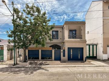 Casa · 342m² · 5 Dormitorios · Muy Linda Casa en Venta en San Isidro