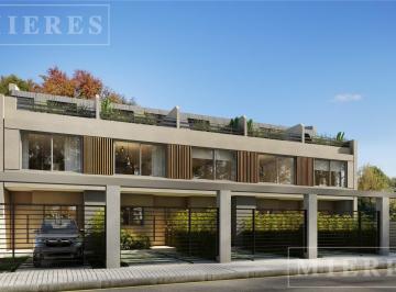 Casa · 150m² · 4 Ambientes · Complejo de Triplex a Estrenar con Diseño Arquitectónico Que Combina Comodidad y Estilo.