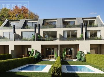 Casa · 150m² · 4 Ambientes · Complejo de Triplex a Estrenar con Diseño Arquitectónico Que Combina Comodidad y Estilo.