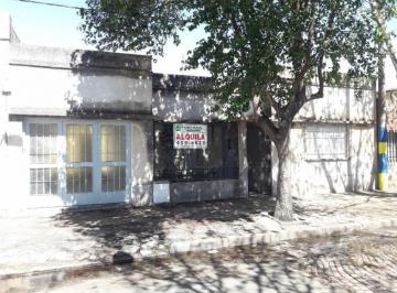 Casa · 100m² · 2 Dormitorios · 1 Cochera · Alquiler Casa Arroyito con Garage