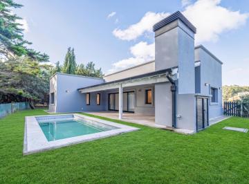Casa · 180m² · 4 Ambientes · 2 Cocheras · Venta - Casa - 4 Ambientes con Piscina y Parrilla - Rumencó "Las Lomas"