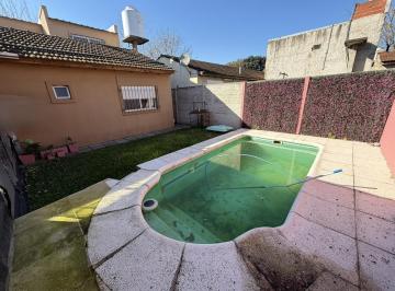 Casa · 100m² · 4 Ambientes · Casa con Pileta Climatizada y Quincho | 4 Ambientes en Altos del Castillo
