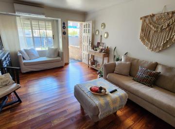 PH · 102m² · 3 Ambientes · 1 Cochera · PH en Lanús Oeste