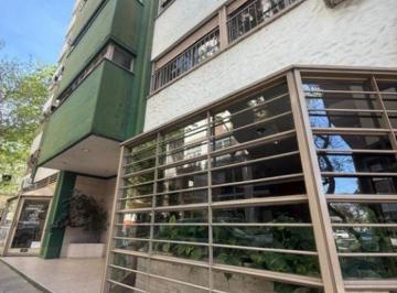 Departamento de 4 ambientes, Quilmes · Exclusivo Piso, Cuatro Ambientes y Dependencias de Serv con Cochera y Baulera