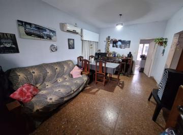 Casa · 64m² · 3 Ambientes · 1 Cochera · Casa 3 Ambientes Venta con Jardin Banfield
