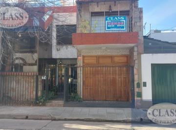 Casa · 265m² · 4 Ambientes · 1 Cochera · Venta Casa 4 Amb. Taller de Usos Multiples - Oficina - Cochera - Patios - Balcón - Terraza - Parque Chacabuco