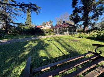 Casa · 390m² · 12 Ambientes · 1 Cochera · Casa en Venta 12 Amb. 420 m² - 3000 m² Malvinas Arg.