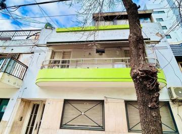 PH · 244m² · 6 Ambientes · PH con Terraza con Parrilla en Parque Chacabuco