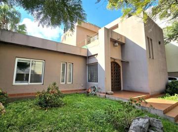 Fachada · Casa Venta de 5 Ambientes en Villa Ballester con Jardín, Quincho y Pileta