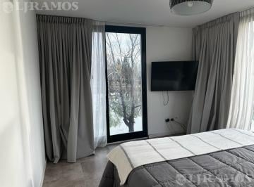 Casa · 230m² · 5 Ambientes · Impecable Casa en Alquiler Anual Amueblada Pg