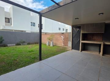 Casa · 150m² · 5 Ambientes · 2 Cocheras · Alquiler en Cañuelas Chico | Dúplex de 3 Dorm., Patio con Asador y Calefacción Central