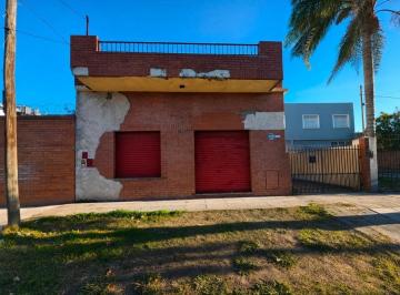Casa · 130m² · 4 Ambientes · 3 Cocheras · Pablo Podesta Casa con Local de 4 Ambientes a Remodelar Sobre Gran Lote de Terreno F: 11147