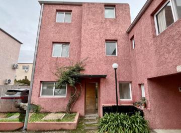 Casa · 130m² · 4 Ambientes · 1 Cochera · Triplex en Alquiler San Isidro