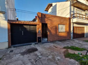 PH · 50m² · 2 Ambientes · Alquiler de PH Al Frente de 2 Ambientes con Garage Descubierto
