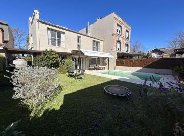 Casa · 197m² · 4 Ambientes · 2 Cocheras · Casa en Venta de 3 Dorm., Jardín y Pileta en San Isidro Labrador, en Beccar