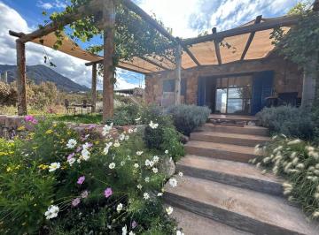 Casa · 182m² · 4 Ambientes · 2 Cocheras · Casa en Venta La Crucesita